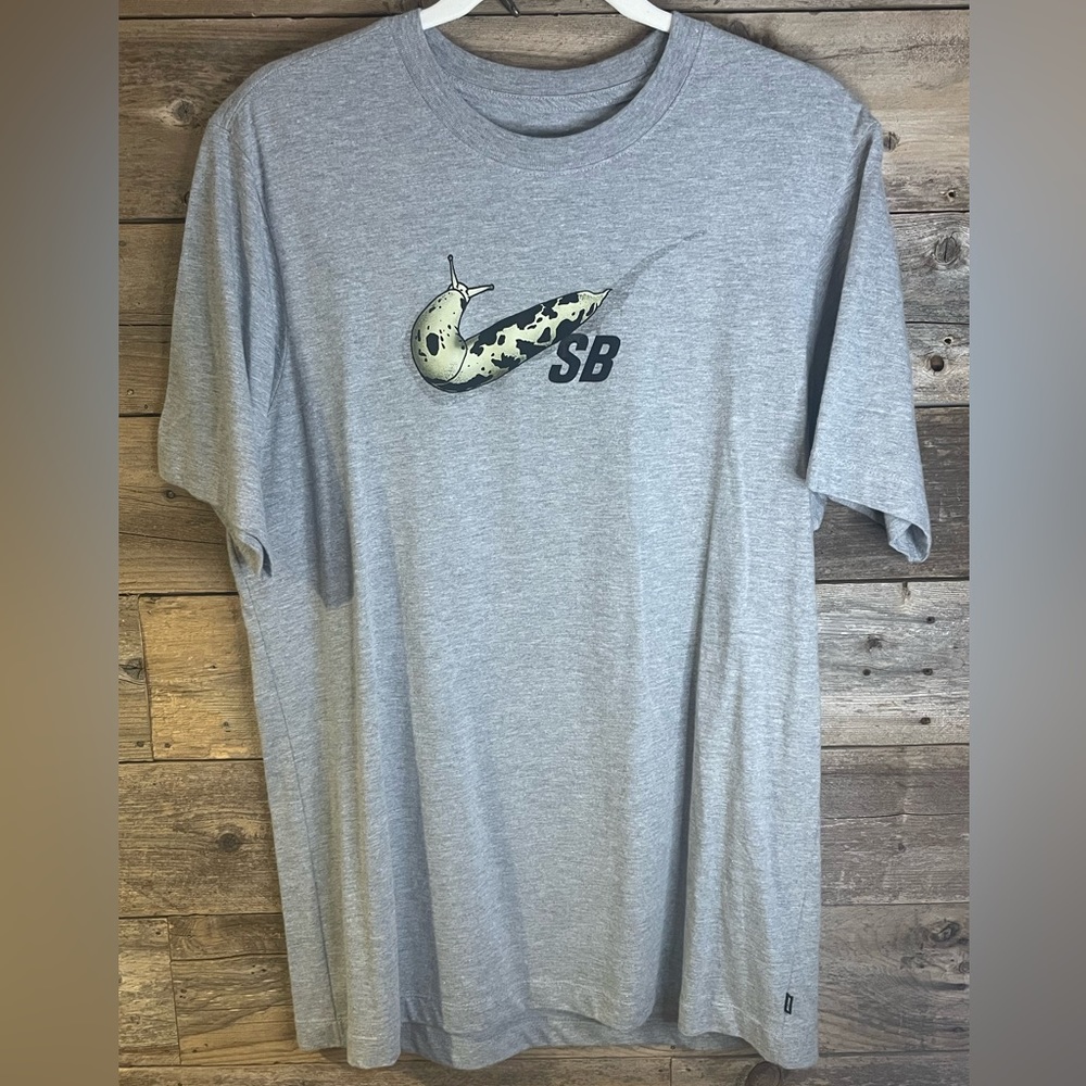 Nike SB T shirt- Snail- Vintage-Great condition- Sz-Medium